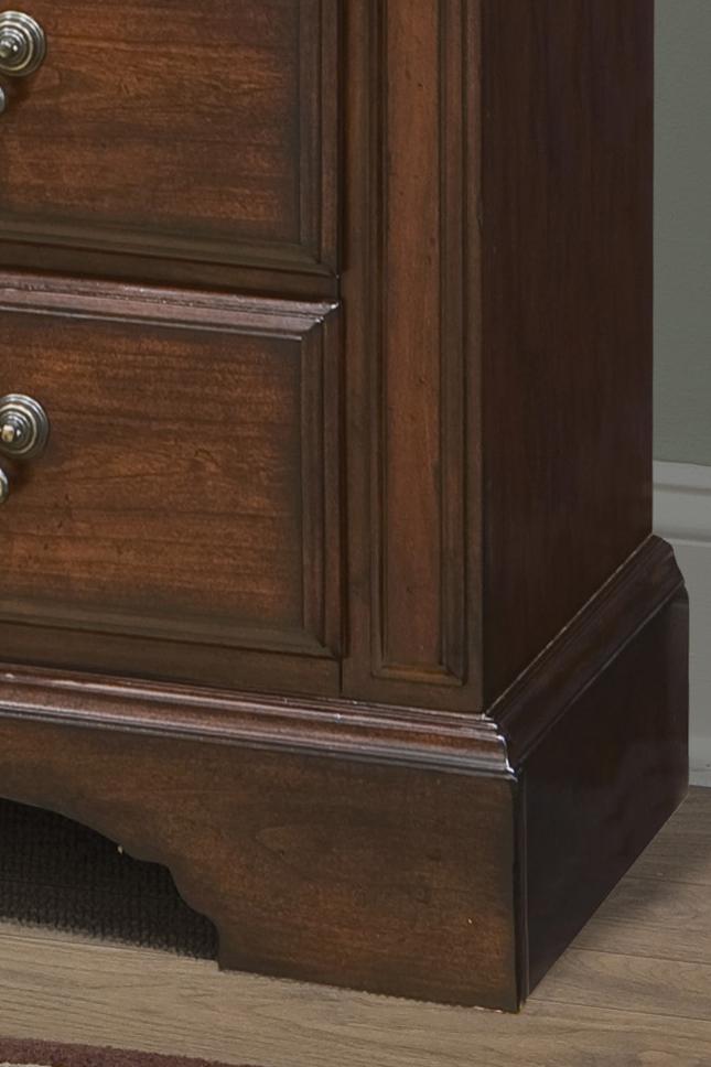 Vaughan Furniture Washington Manor EightDrawer Dresser with Arched